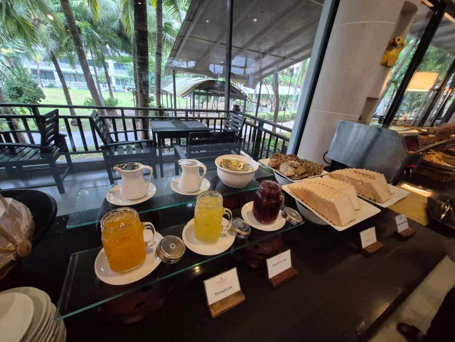 Hotel Ramada By Wyndham Aonang Krabi town Esterno foto